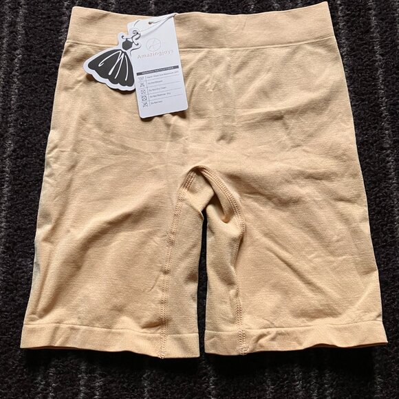 BNWT Women's Seamless Slip Shorts S - M - Picture 3 of 3